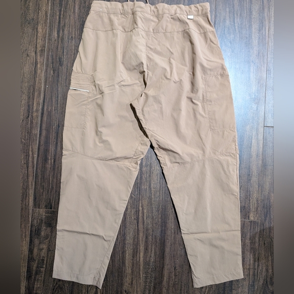 Nike Cargo Windbreaker Khaki Pants - Picture 3 of 3